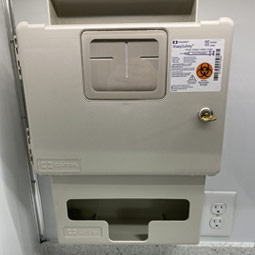 Sharps lockable 5 qt wall mount disposal system