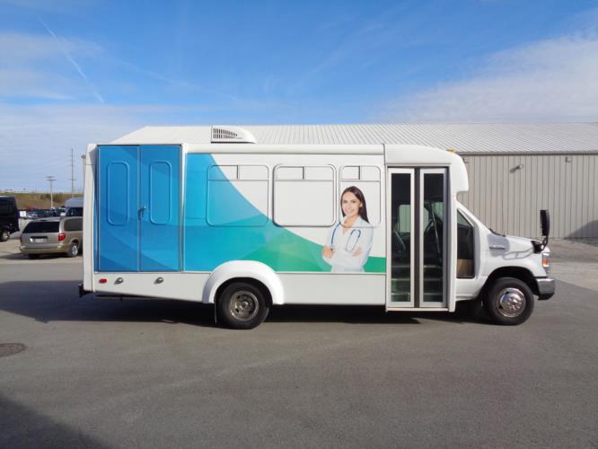 2017 One Room Mobile Clinic With Lift Picture 2b