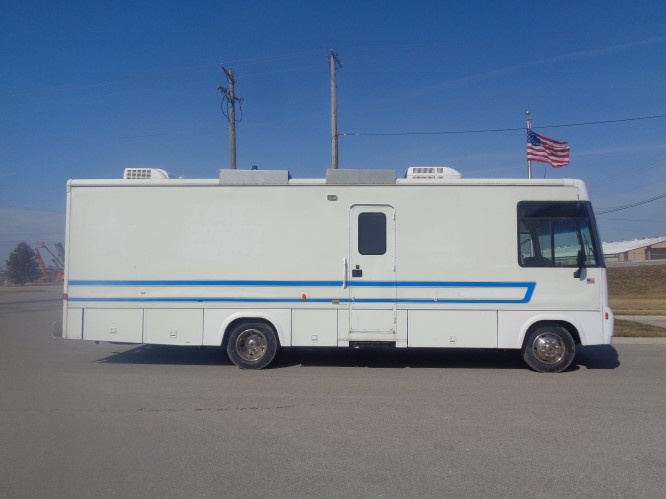 1999 Winnebago Ford Specialty Vehicle Picture 2b