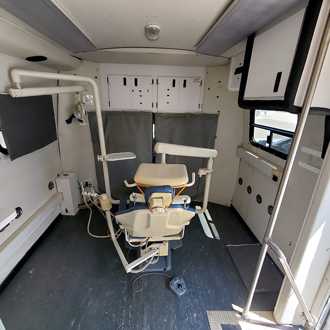 2006 Mobile Dental Clinic For Sale Picture 1b
