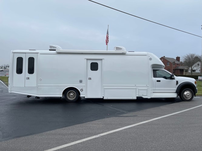 Two Room Mobile Health Unit with Wheelchair Lift Picture 2b