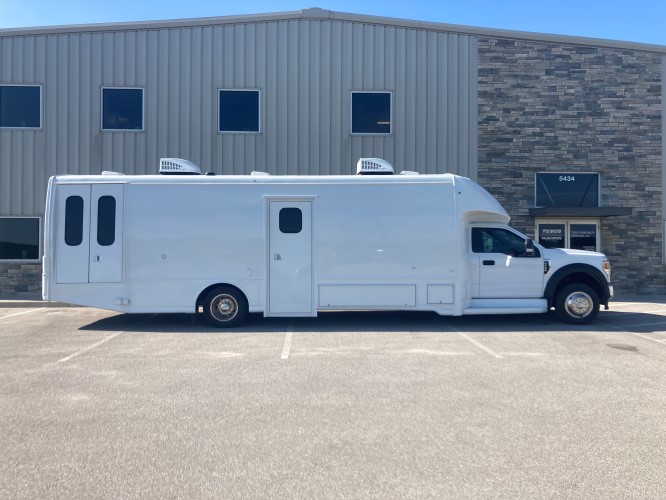 Two Room Mobile Health Unit with Wheelchair Lift Picture 2b